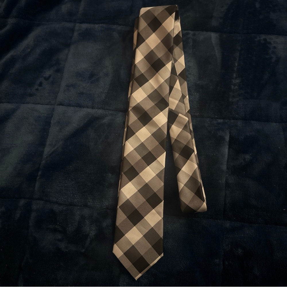 Classic Checkered Tie in Black and white/grey